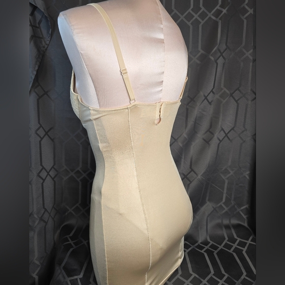 Satin lace shaping slip - Picture 2 of 3